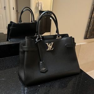 LOUIS VUITTON lockme Black Calf